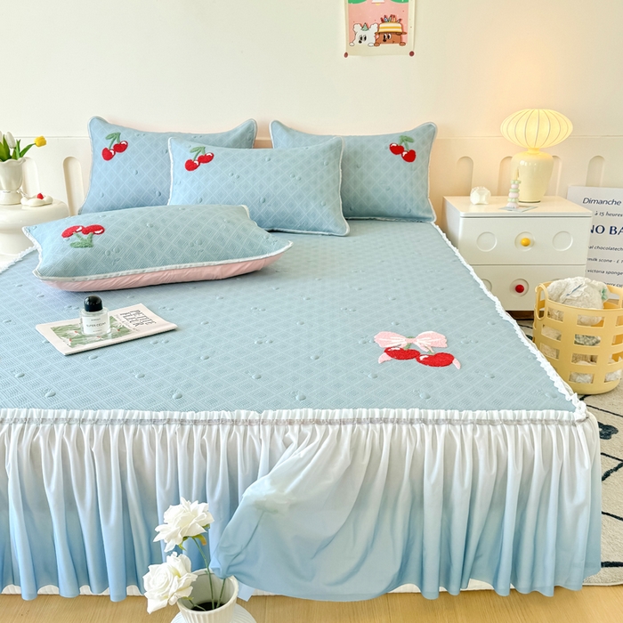 91家纺网 家纺一手货源 找家纺 恋佳居2025新款A类乙伦PE凉豆豆毛巾绣仙女风冰丝席 樱桃—蓝