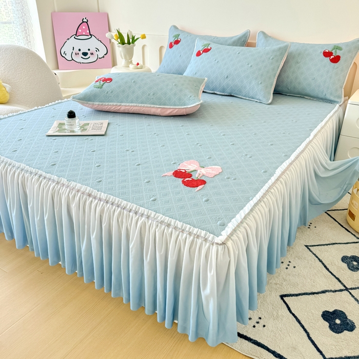 91家纺网 家纺一手货源 找家纺 恋佳居2025新款A类乙伦PE凉豆豆毛巾绣仙女风冰丝席 樱桃—蓝