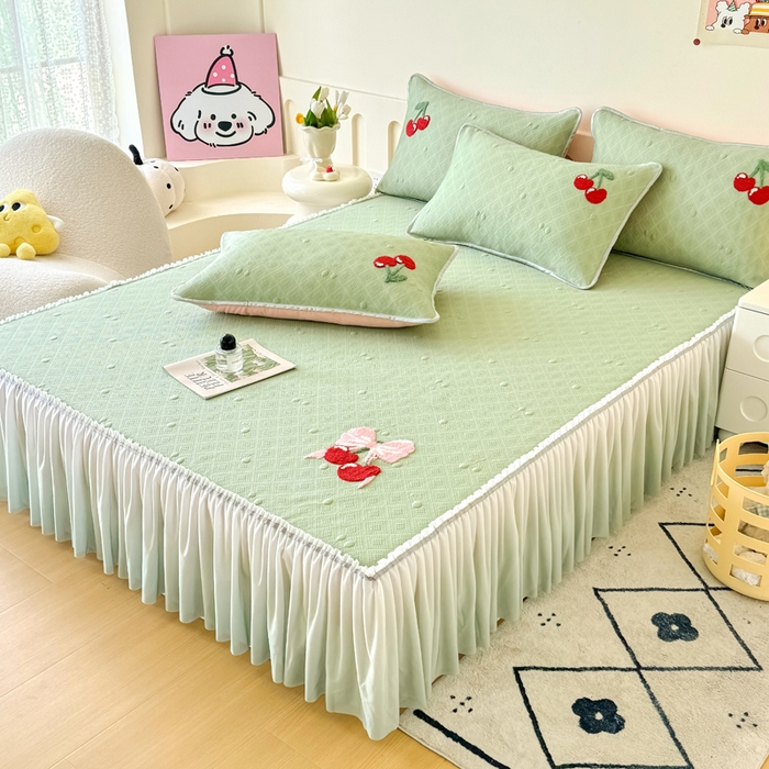 91家纺网 家纺一手货源 找家纺 恋佳居2025新款A类乙伦PE凉豆豆毛巾绣仙女风冰丝席 樱桃—绿