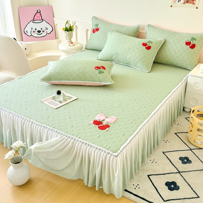 91家纺网 家纺一手货源 找家纺 恋佳居2025新款A类乙伦PE凉豆豆毛巾绣仙女风冰丝席 樱桃—绿