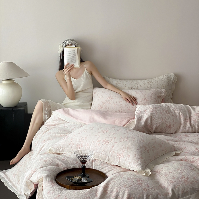 91家纺网 家纺一手货源 找家纺 梦享生活家居 2025新款双层纱花边四件套 羽叶粉