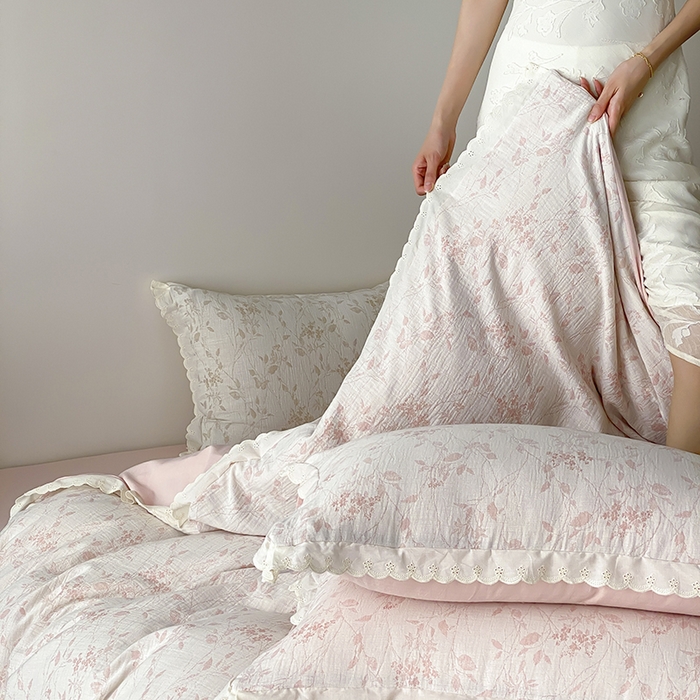 91家纺网 家纺一手货源 找家纺 梦享生活家居 2025新款双层纱花边四件套 羽叶粉