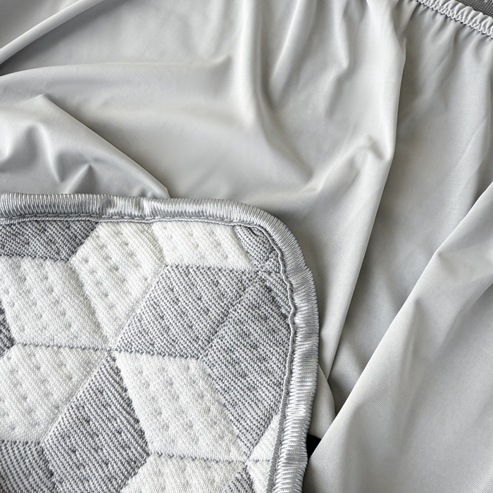 91家纺网 家纺一手货源 找家纺 若未家居 LOVEWE HOUSE 2025新款800克进口高分子100%乙纶PE冷凝凉感软席凉席渐变色织提花系列床笠-床笠款 魔方-白