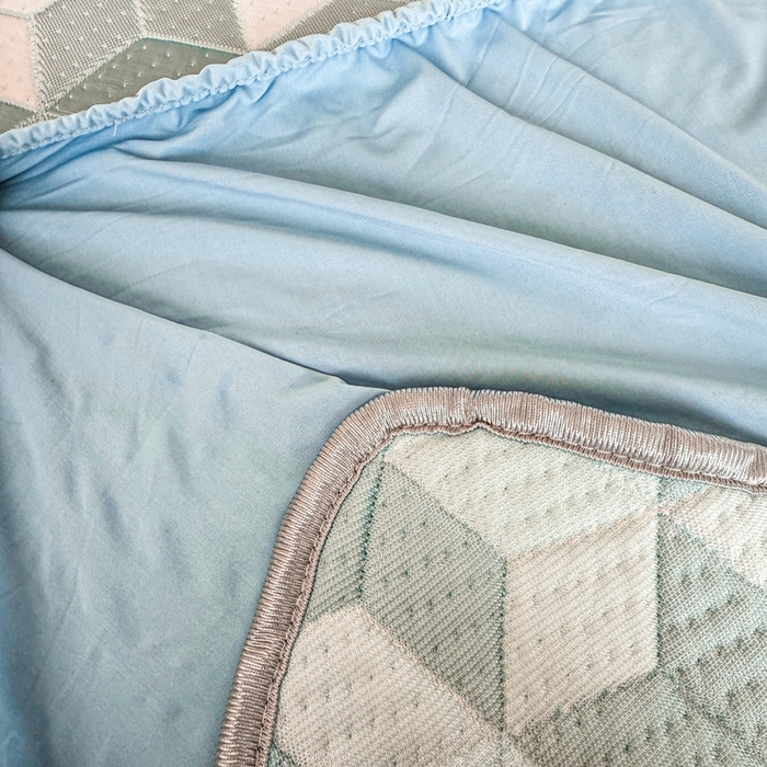 91家纺网 家纺一手货源 找家纺 若未家居 LOVEWE HOUSE 2025新款800克进口高分子100%乙纶PE冷凝凉感软席凉席渐变色织提花系列床笠-床笠款 魔方-蓝