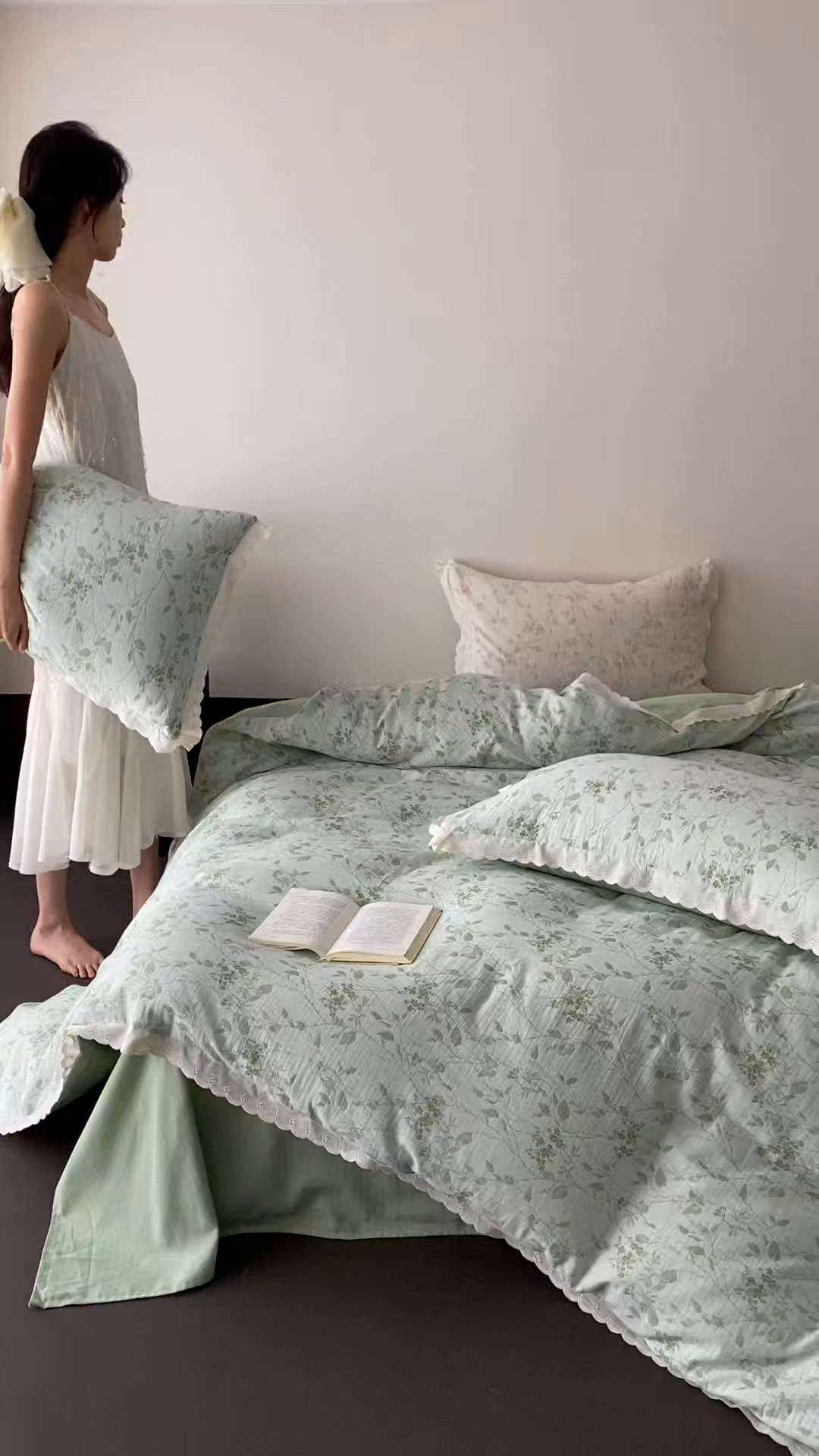 91家纺网 家纺一手货源 找家纺 梦享生活家居 2025新款双层纱花边四件套 羽叶绿