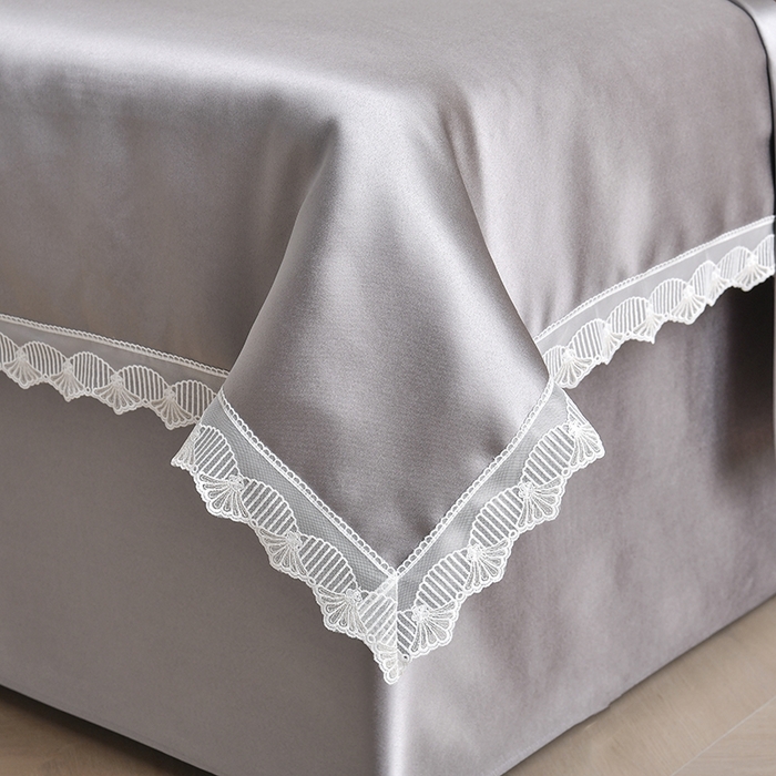 91家纺网 家纺一手货源 找家纺 莉人坊 2025新款高精密贵妃缎花边美床罩 贵妃缎花边灰色