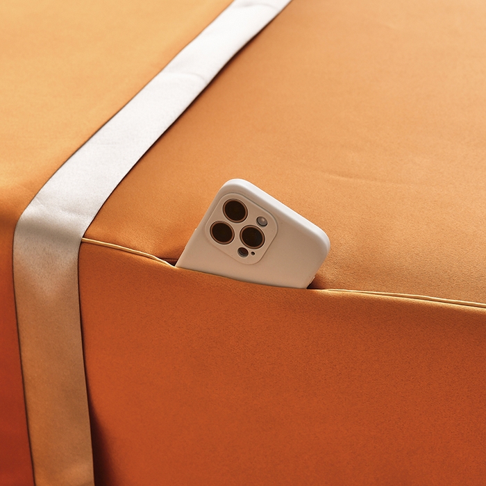 91家纺网 家纺一手货源 找家纺 莉人坊 2025新款高精密贵妃缎花边美床罩 贵妃缎花边橘色