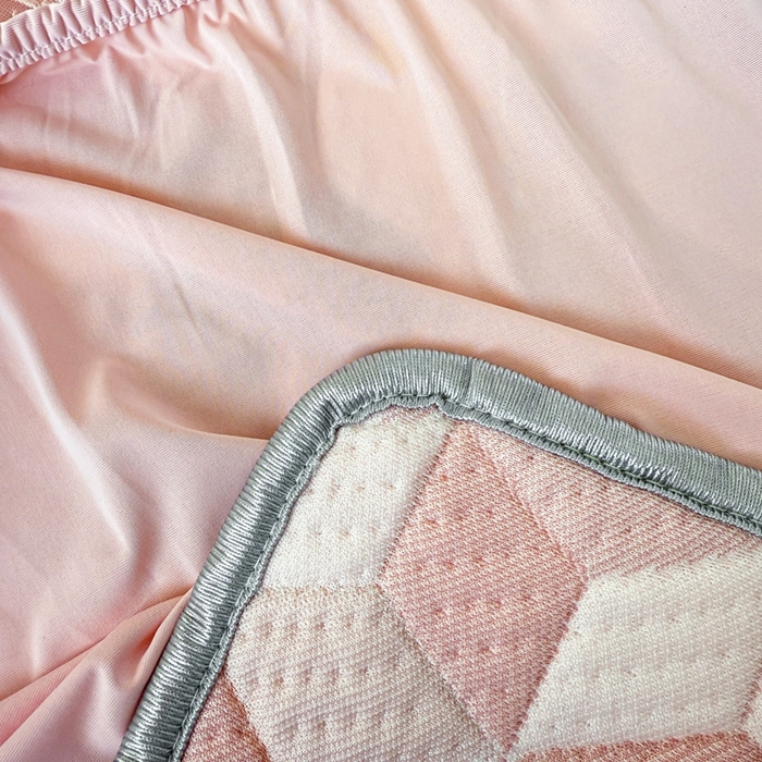 91家纺网 家纺一手货源 找家纺 若未家居 LOVEWE HOUSE 2025新款800克进口高分子100%乙纶PE冷凝凉感软席凉席渐变色织提花系列床笠-床笠款  魔方-粉