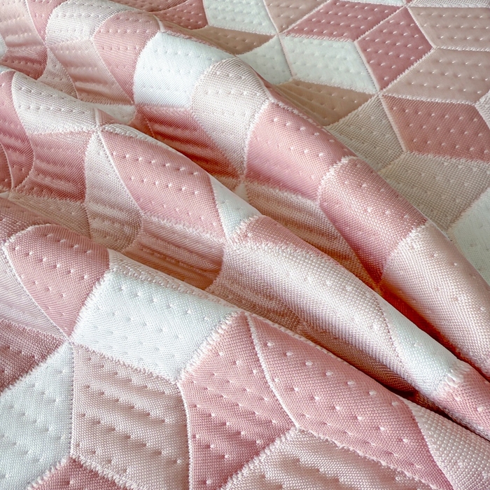 91家纺网 家纺一手货源 找家纺 若未家居 LOVEWE HOUSE 2025新款800克进口高分子100%乙纶PE冷凝凉感软席凉席渐变色织提花系列床笠-床笠款  魔方-粉