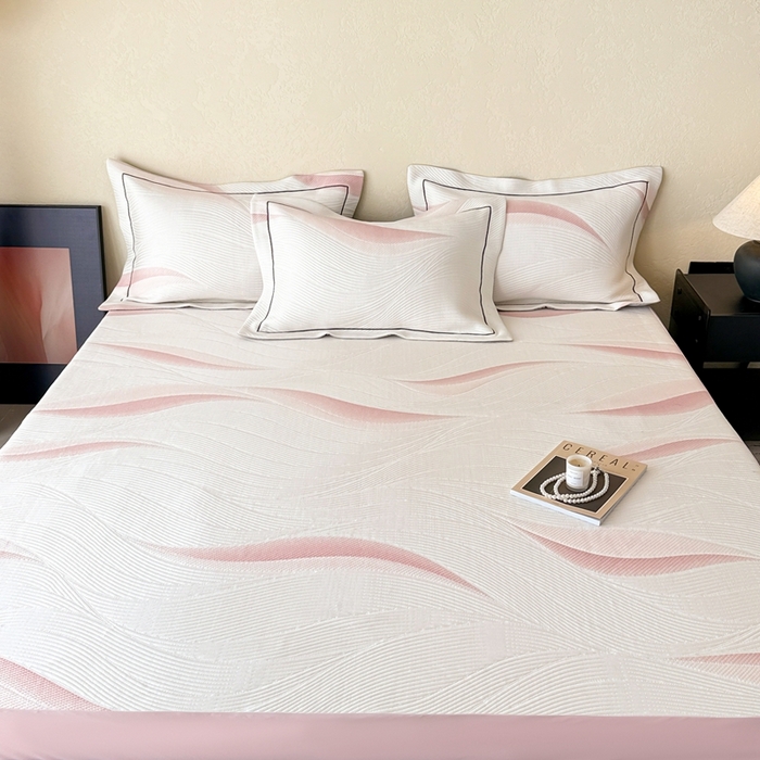 91家纺网 家纺一手货源 找家纺 若未家居 LOVEWE HOUSE 2025新款800克进口高分子100%乙纶PE冷凝凉感软席凉席渐变色织提花系列床笠-床笠款 月牙-粉