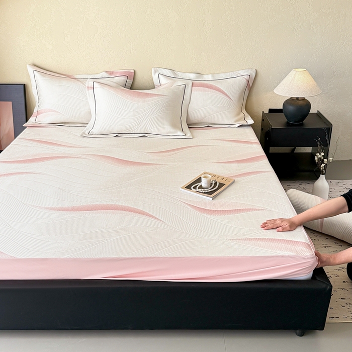 91家纺网 家纺一手货源 找家纺 若未家居 LOVEWE HOUSE 2025新款800克进口高分子100%乙纶PE冷凝凉感软席凉席渐变色织提花系列床笠-床笠款 月牙-粉