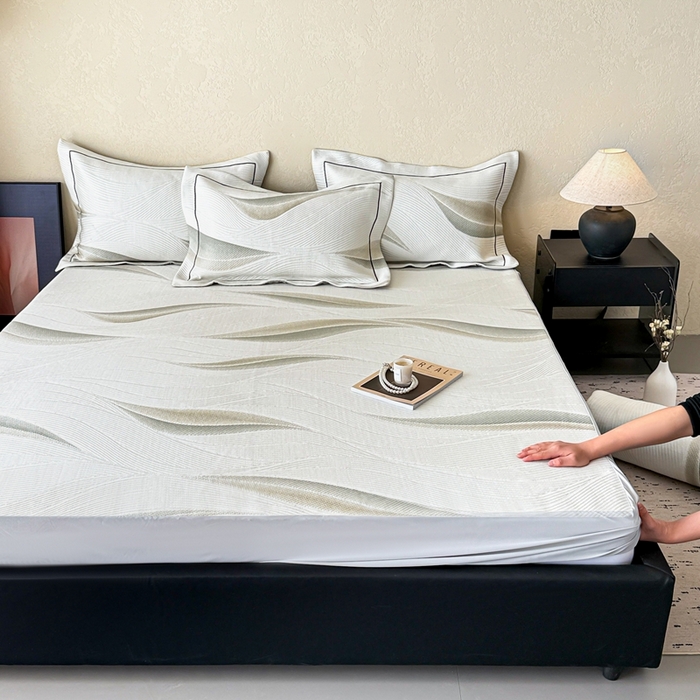 91家纺网 家纺一手货源 找家纺 若未家居 LOVEWE HOUSE 2025新款800克进口高分子100%乙纶PE冷凝凉感软席凉席渐变色织提花系列床笠-床笠款  月牙-白