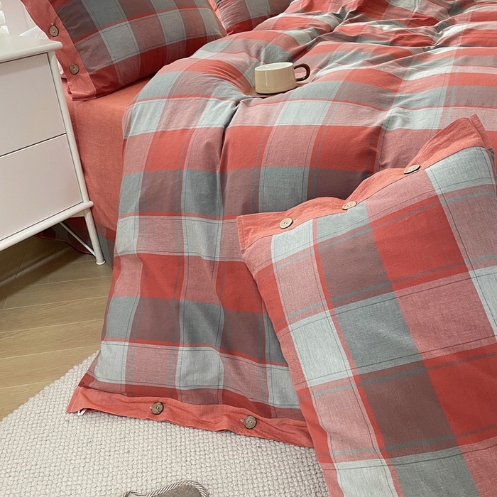 91家纺网 家纺一手货源 找家纺 琉宿家纺 2025新款纽扣款水洗棉四件套 迪亚红