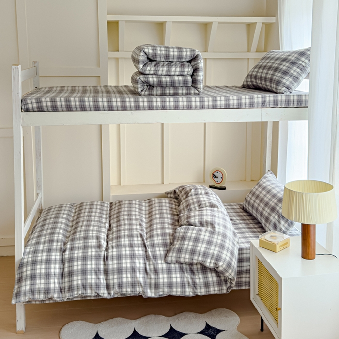 91家纺网 家纺一手货源 找家纺 久典家居 2025A类全棉色织水洗棉学生款三件套 可可灰