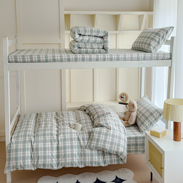 91家纺网 家纺一手货源 找家纺 久典家居 2025A类全棉色织水洗棉学生款三件套 可可绿