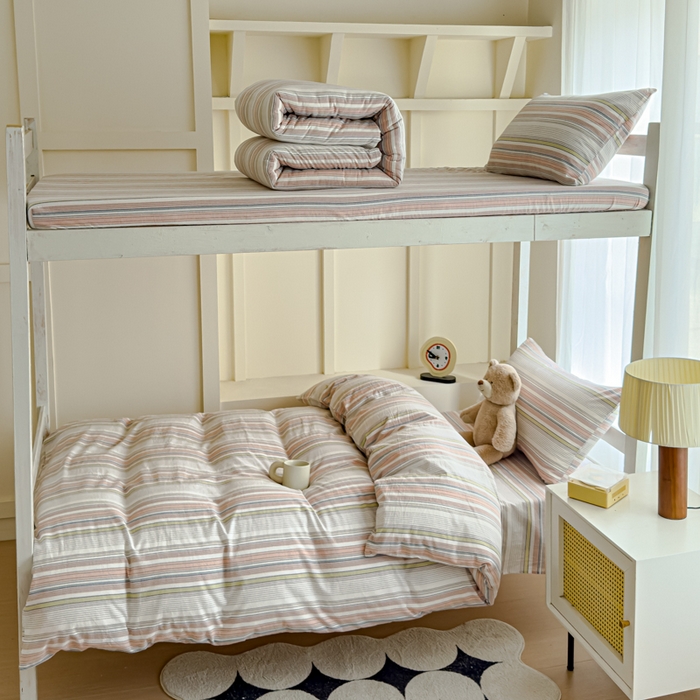 91家纺网 家纺一手货源 找家纺 久典家居 2025A类全棉色织水洗棉学生款三件套 沐妍粉