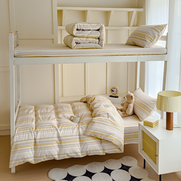 91家纺网 家纺一手货源 找家纺 久典家居 2025A类全棉色织水洗棉学生款三件套 沐妍黄