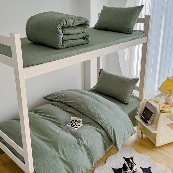 91家纺网 家纺一手货源 找家纺 久典家居 2025A类全棉色织水洗棉学生款三件套 深绿