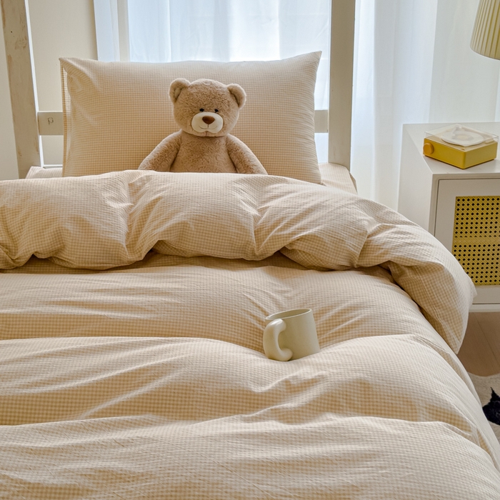 91家纺网 家纺一手货源 找家纺 久典家居 2025A类全棉色织水洗棉学生款三件套 糖果卡其