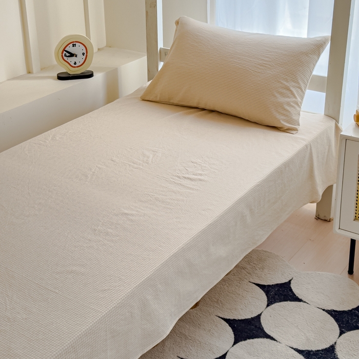 91家纺网 家纺一手货源 找家纺 久典家居 2025A类全棉色织水洗棉学生款三件套 糖果卡其