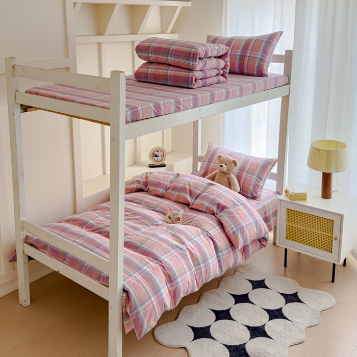 91家纺网 家纺一手货源 找家纺 久典家居 2025A类全棉色织水洗棉学生款三件套 昭华粉-拍摄一