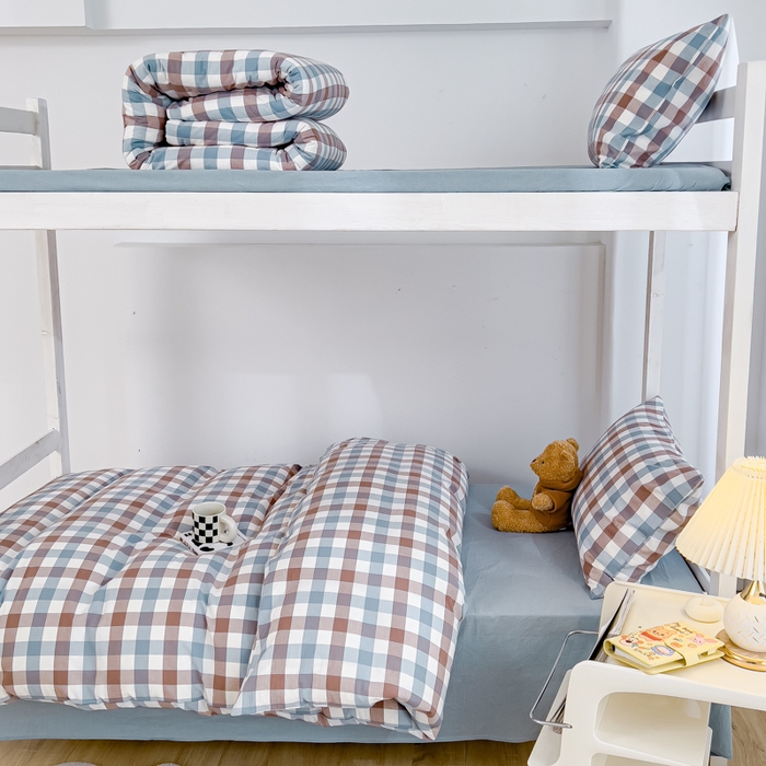 91家纺网 家纺一手货源 找家纺 久典家居 2025A类全棉色织水洗棉学生款三件套 中格蓝