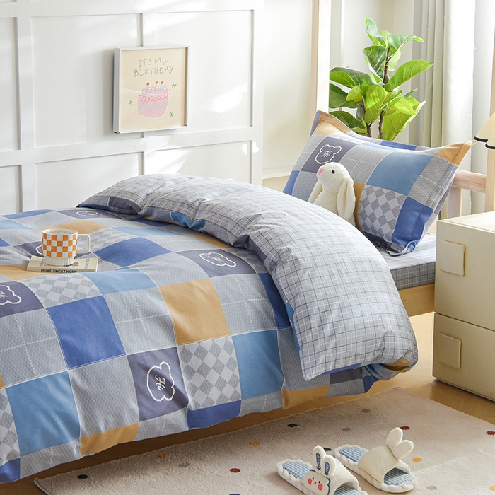 91家纺网 家纺一手货源 找家纺 鑫宇2025新款13372全棉学生宿舍上下铺三件套床单款床笠款可定制 邦尼熊-蓝