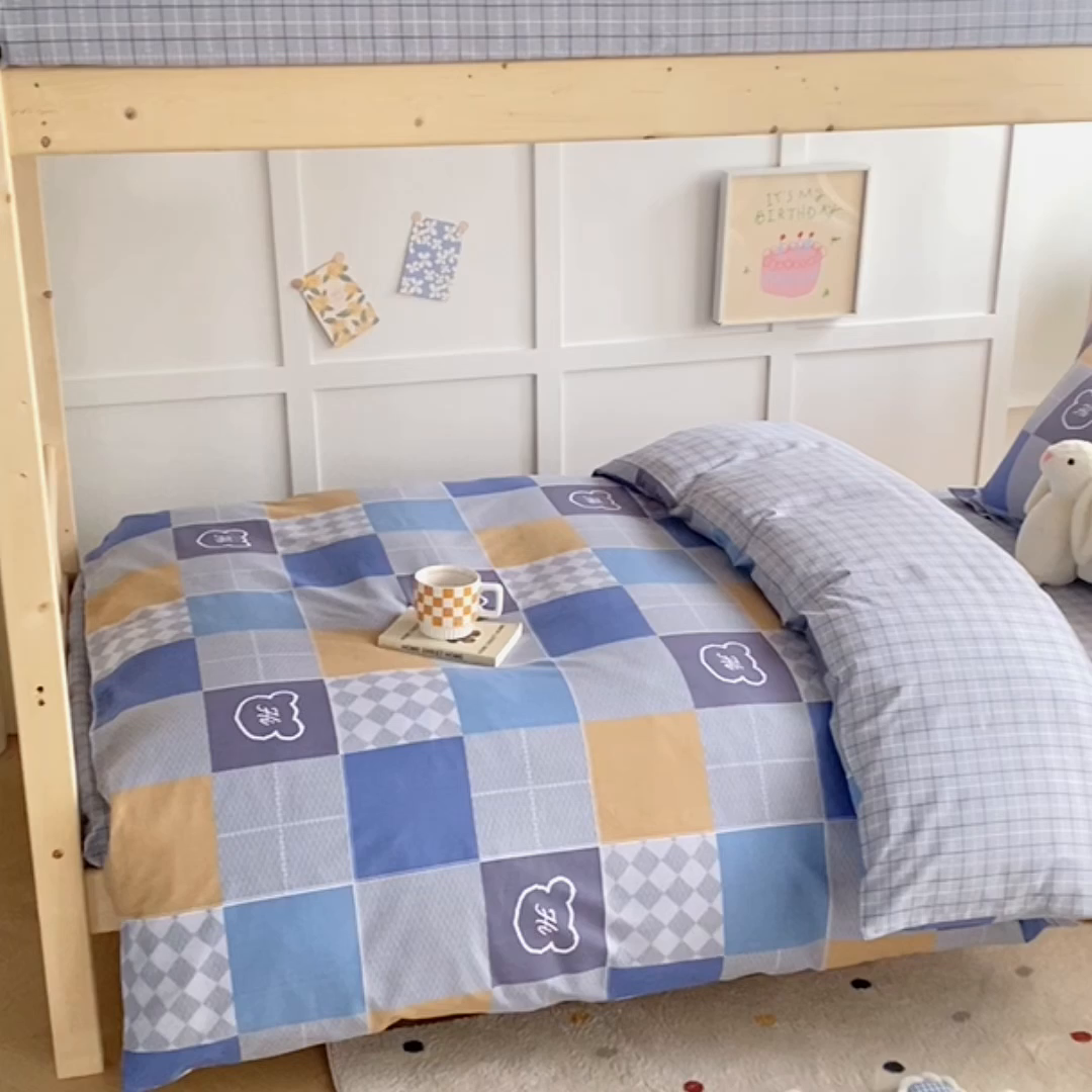 91家纺网 家纺一手货源 找家纺 鑫宇2025新款13372全棉学生宿舍上下铺三件套床单款床笠款可定制 邦尼熊-蓝