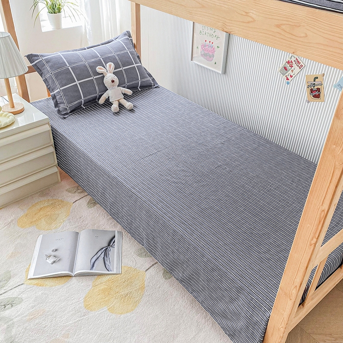 91家纺网 家纺一手货源 找家纺 鑫宇2025新款13372全棉学生宿舍上下铺三件套床单款床笠款可定制 格韵-灰