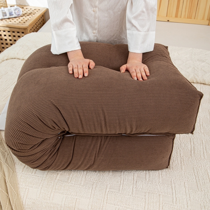 91家纺网 家纺一手货源 找家纺 沐沐家纺 2026春夏新款灯芯绒三角大靠背 深棕色