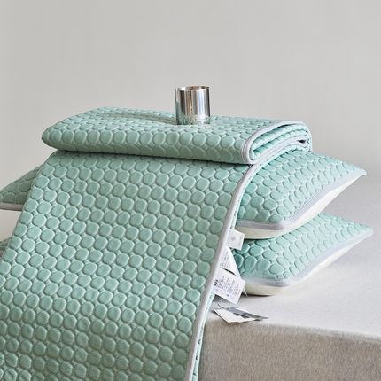 91家纺网 家纺一手货源 找家纺 【即刻冷感持续冰爽】雪精灵™极爽冰丝100% 乙纶硅胶凉席冷感席冰垫PE冰丝席进口高分子软凉席可机洗抗起球A类母婴