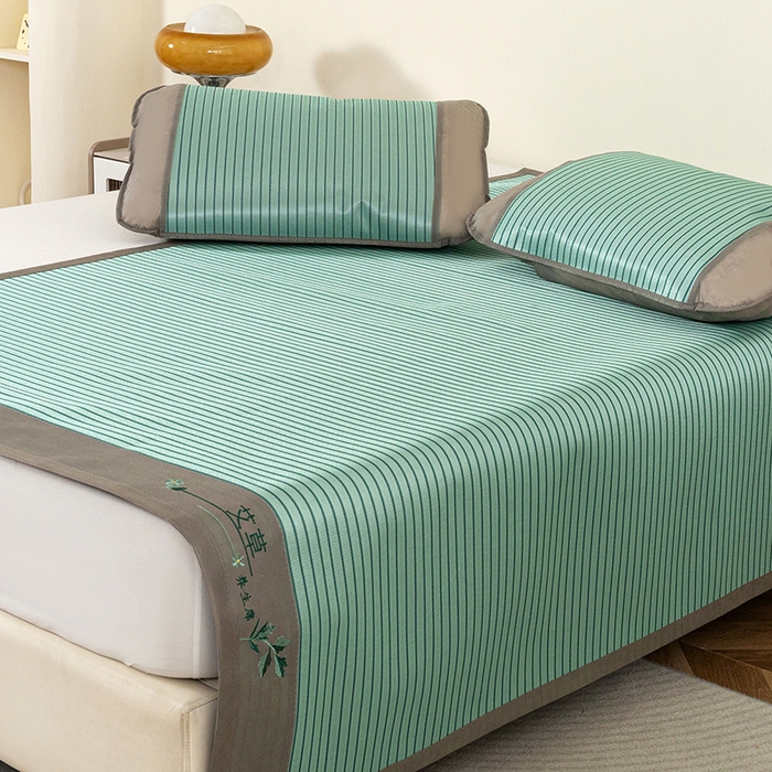 91家纺网 家纺一手货源 找家纺 丹兰 2025新款碳光冰丝席三件套竹席冰藤席艾草席学生席双人床凉席 碳光条纹 绿