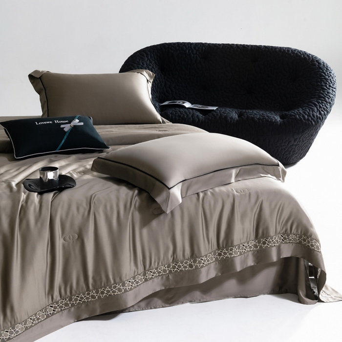 91家纺网 家纺一手货源 找家纺 若未2025 新款珍珠镂空50S兰精天丝夏被四件套 花型（天丝珍珠镂空奥黛尔） 夏被四件套 珍珠镂空奥黛尔 古铜棕