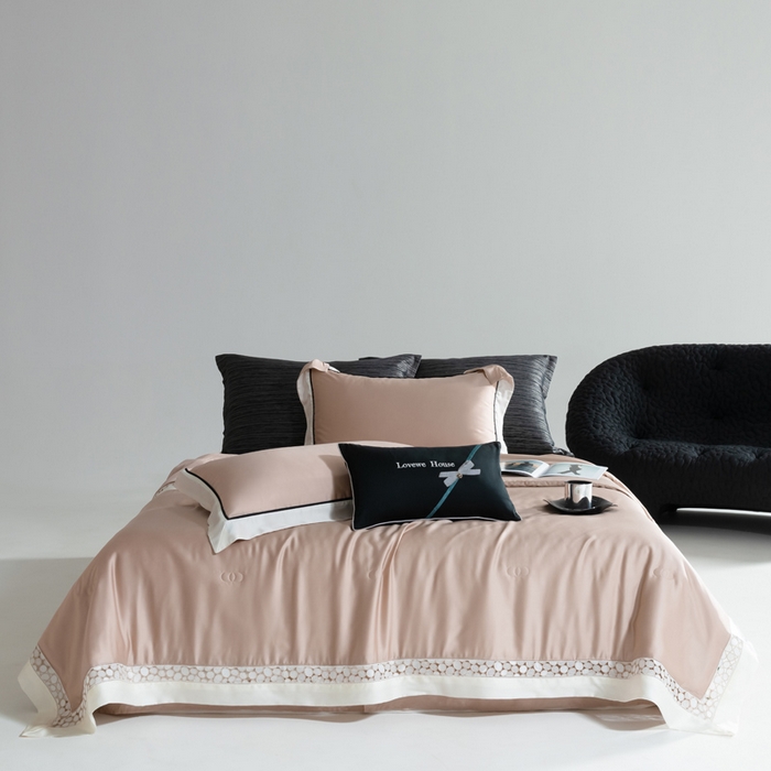 91家纺网 家纺一手货源 找家纺 若未2025 新款珍珠镂空50S兰精天丝夏被四件套 花型（天丝珍珠镂空奥黛尔） 夏被四件套 珍珠镂空奥黛尔 优雅粉