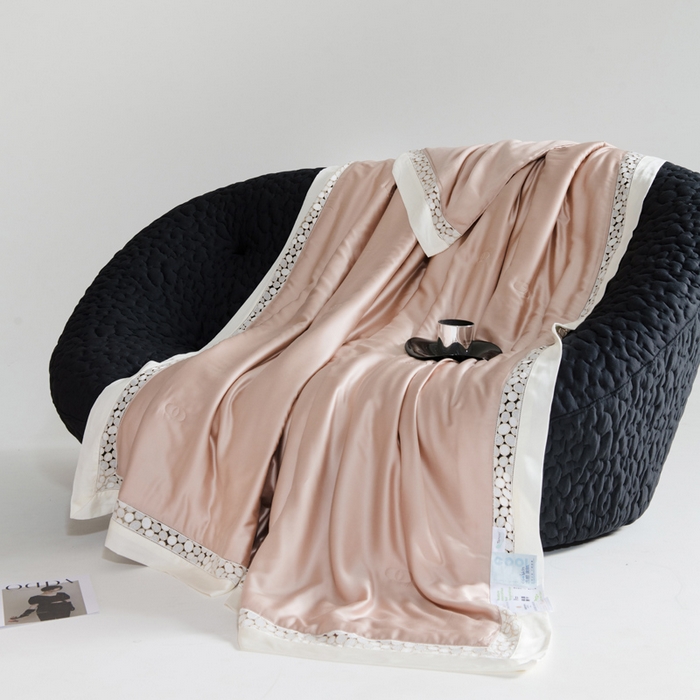 91家纺网 家纺一手货源 找家纺 若未2025 新款珍珠镂空50S兰精天丝夏被四件套 花型（天丝珍珠镂空奥黛尔） 夏被四件套 珍珠镂空奥黛尔 优雅粉