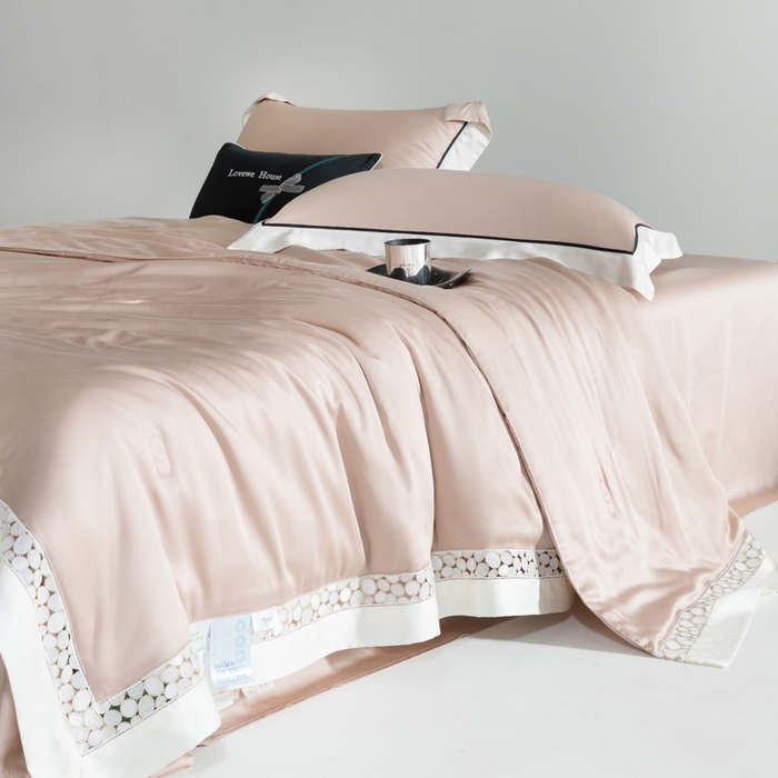 91家纺网 家纺一手货源 找家纺 若未2025 新款珍珠镂空50S兰精天丝夏被四件套 花型（天丝珍珠镂空奥黛尔） 夏被四件套 珍珠镂空奥黛尔 优雅粉