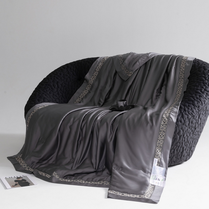 91家纺网 家纺一手货源 找家纺 若未2025 新款珍珠镂空50S兰精天丝夏被四件套 花型（天丝珍珠镂空奥黛尔） 夏被四件套  珍珠镂空奥黛尔 玄灰