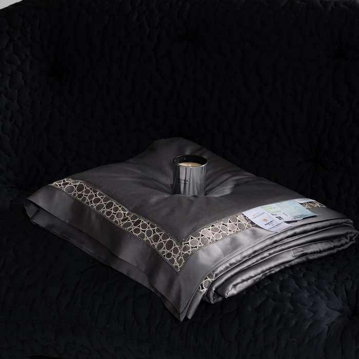 91家纺网 家纺一手货源 找家纺 若未2025 新款珍珠镂空50S兰精天丝夏被四件套 花型（天丝珍珠镂空奥黛尔） 夏被四件套  珍珠镂空奥黛尔 玄灰