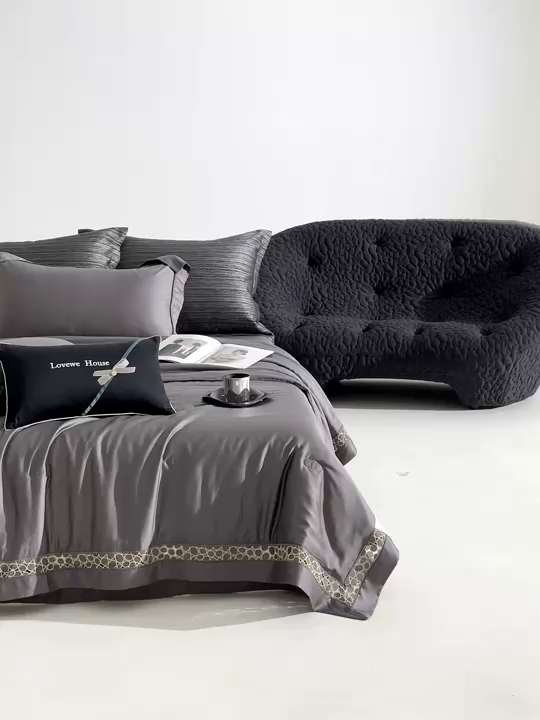 91家纺网 家纺一手货源 找家纺 若未2025 新款珍珠镂空50S兰精天丝夏被四件套 花型（天丝珍珠镂空奥黛尔） 夏被四件套  珍珠镂空奥黛尔 玄灰