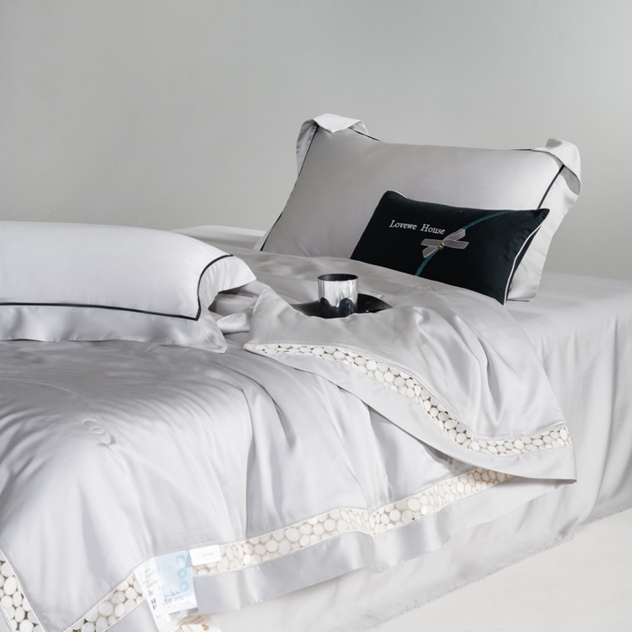 91家纺网 家纺一手货源 找家纺 若未2025 新款珍珠镂空50S兰精天丝夏被四件套 花型（天丝珍珠镂空奥黛尔） 夏被四件套 珍珠镂空奥黛尔 银灰