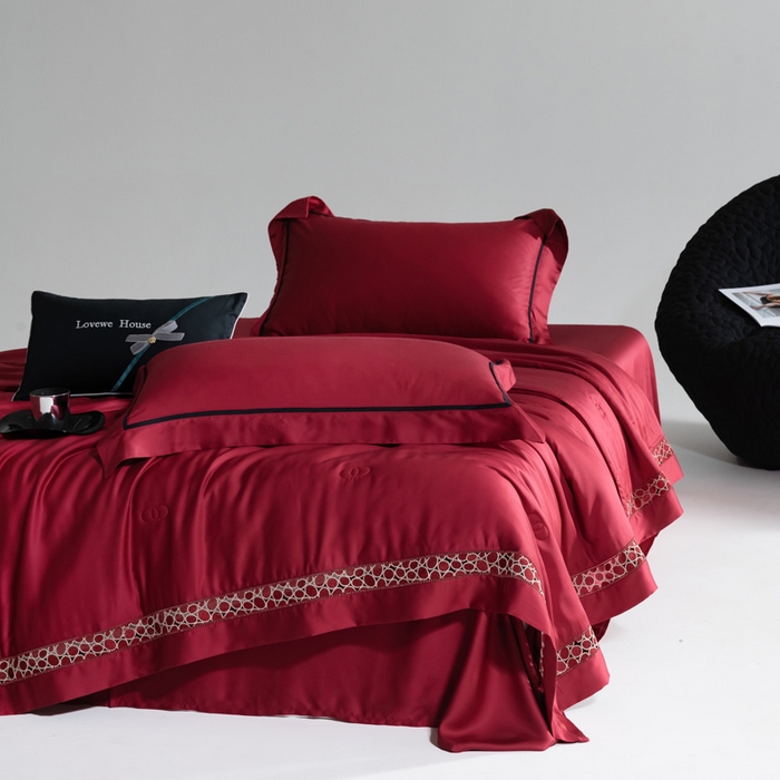 91家纺网 家纺一手货源 找家纺 若未2025 新款珍珠镂空50S兰精天丝夏被四件套 花型（天丝珍珠镂空奥黛尔） 夏被四件套 珍珠镂空奥黛尔 贵族红