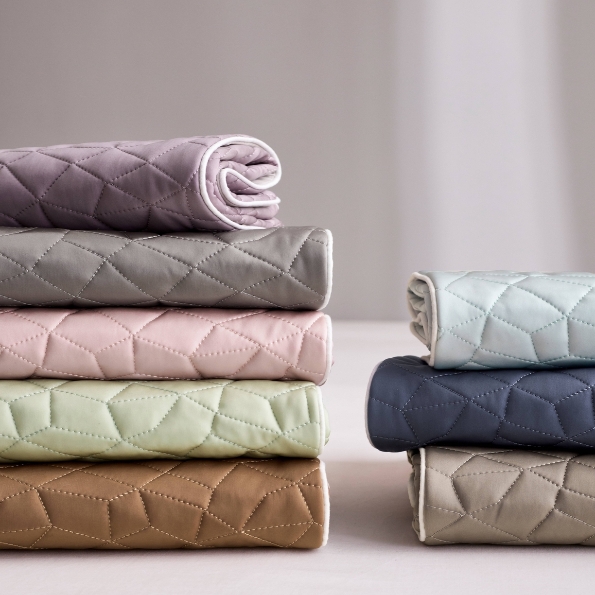 91家纺网 家纺一手货源 找家纺 佳汐蓝家纺 2025春夏新款沁凉撞色床笠款夏被空调被四件套奶豆腐系列 组合图仅供参考