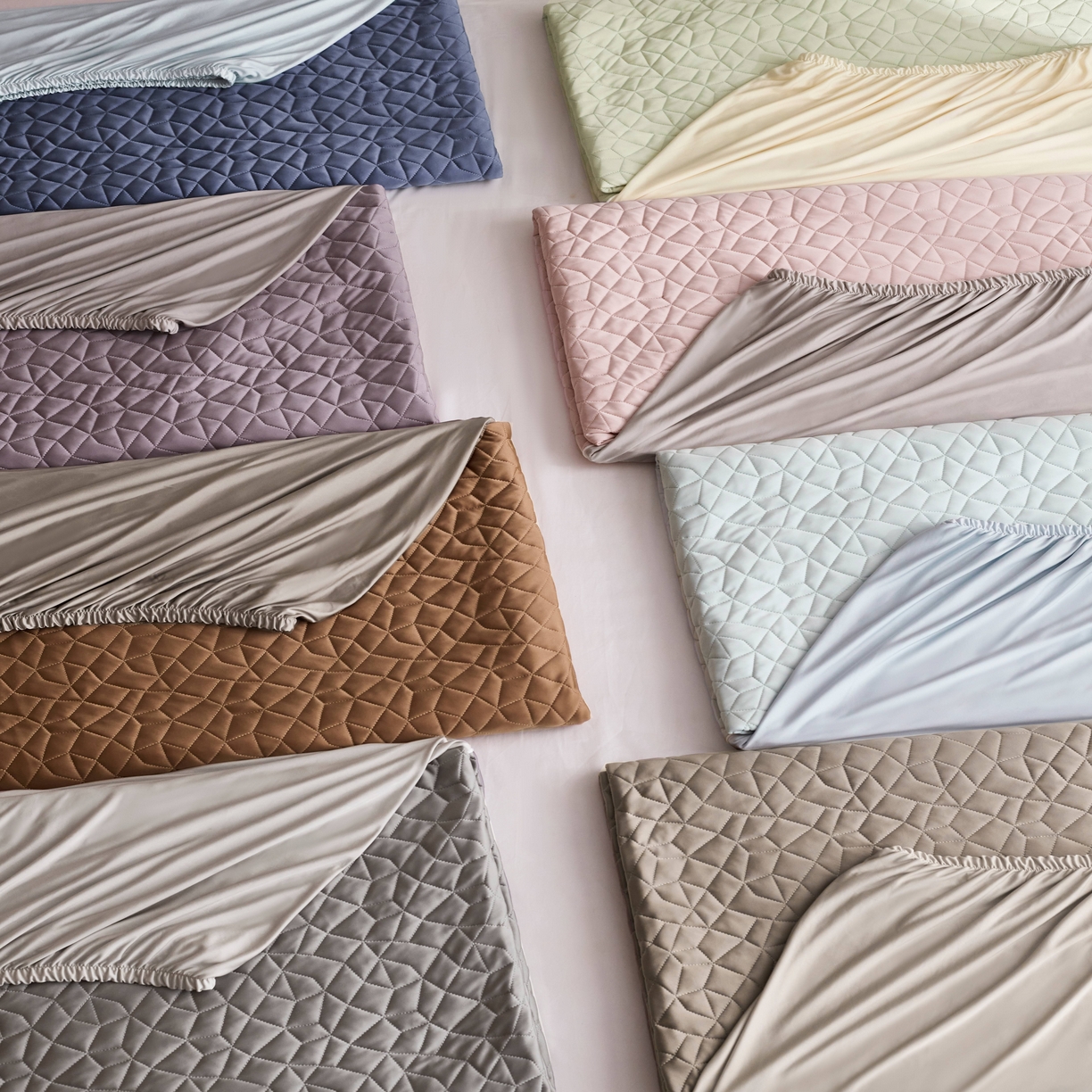 91家纺网 家纺一手货源 找家纺 佳汐蓝家纺 2025春夏新款沁凉撞色床笠款夏被空调被四件套奶豆腐系列 组合图仅供参考