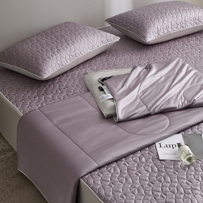 91家纺网 家纺一手货源 找家纺 佳汐蓝家纺 2025春夏新款沁凉撞色床笠款夏被空调被四件套奶豆腐系列 云黛紫