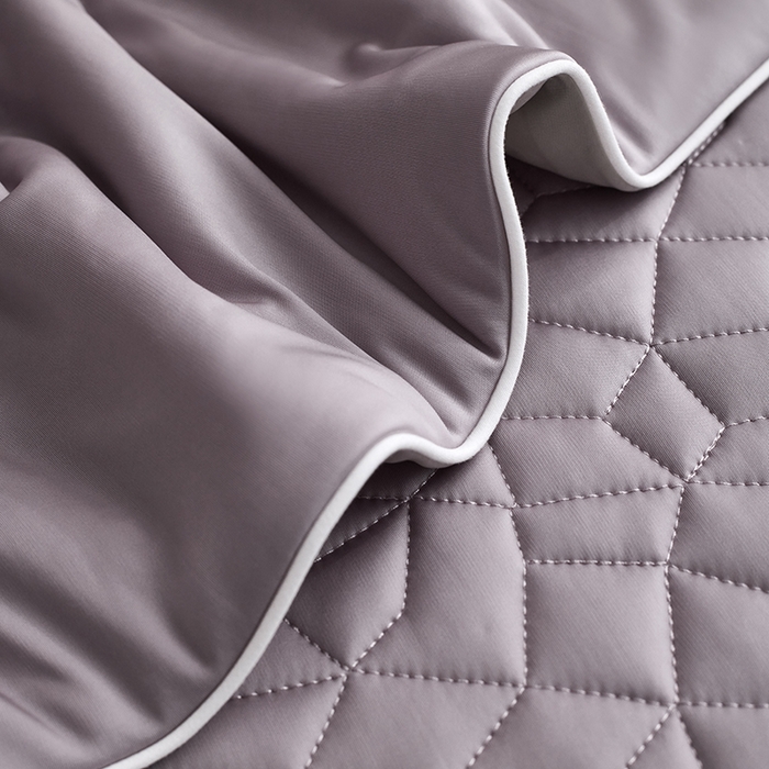 91家纺网 家纺一手货源 找家纺 佳汐蓝家纺 2025春夏新款沁凉撞色床笠款夏被空调被四件套奶豆腐系列 云黛紫