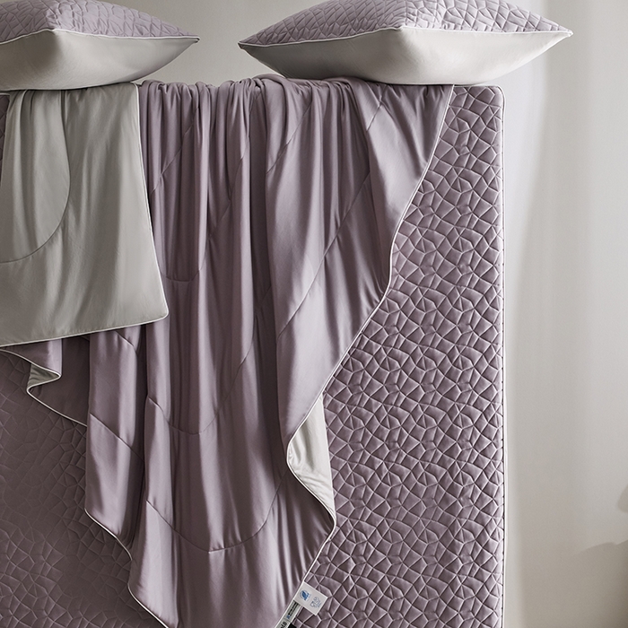 91家纺网 家纺一手货源 找家纺 佳汐蓝家纺 2025春夏新款沁凉撞色床笠款夏被空调被四件套奶豆腐系列 云黛紫