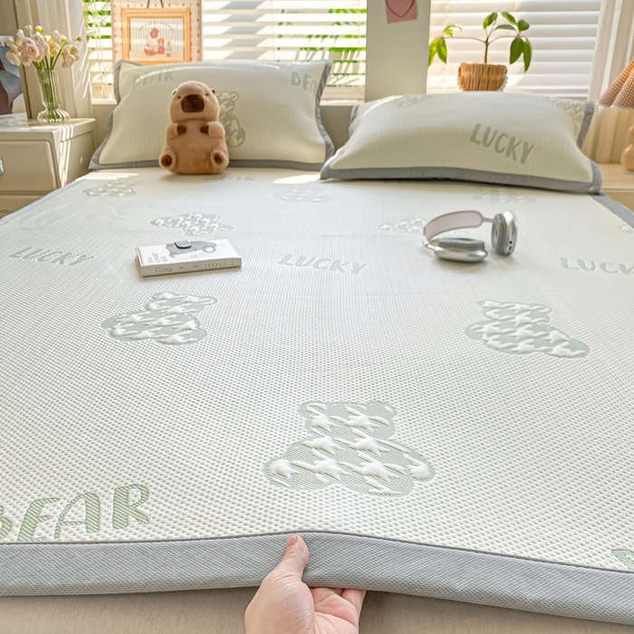 耐思家纺 2025新款PE中分子凉感冰豆豆凉席三件套床单款-潮牌熊 潮牌熊-浅绿