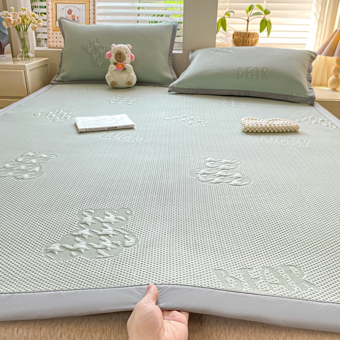 耐思家纺 2025新款PE中分子凉感冰豆豆凉席三件套床单款-潮牌熊 潮牌熊-抹茶绿