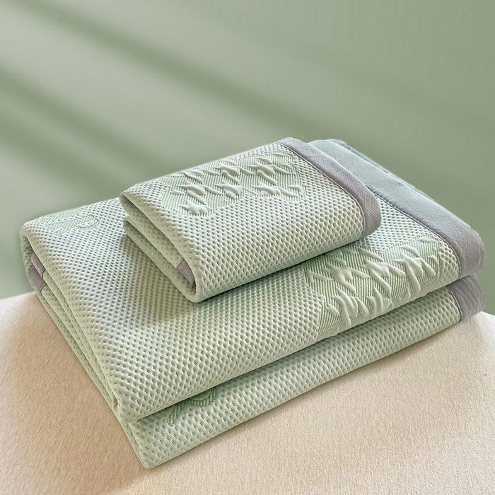 91家纺网 家纺一手货源 找家纺 耐思家纺 2025新款PE中分子凉感冰豆豆凉席三件套床单款-潮牌熊 潮牌熊-抹茶绿