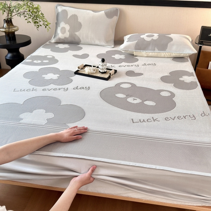 91家纺网 家纺一手货源 找家纺 （总）乐居家纺 2025新款A类碳光抗菌凉感可水洗冰丝凉席席子床笠款